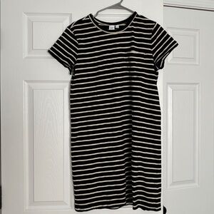 Classic GAP Black and Cream Striped Tee shirt dress
